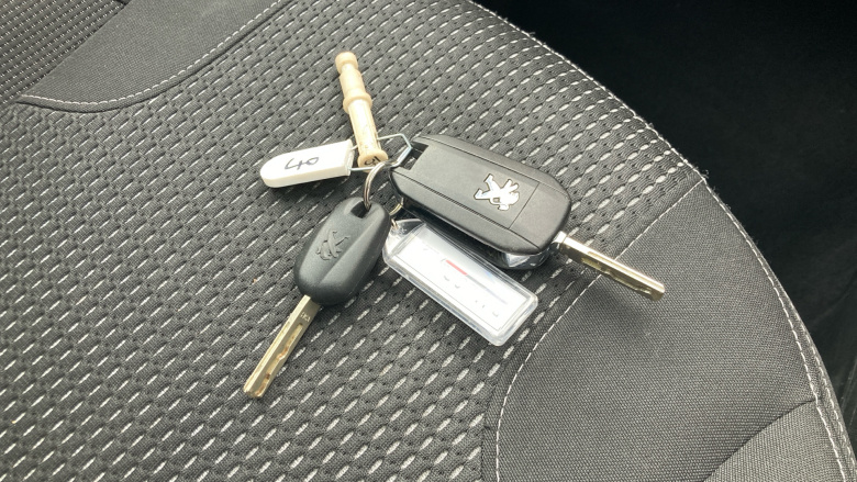 Peugeot 208 1.2 PureTech 82 Tech Edition 5dr [Start Stop] Petrol Hatchback